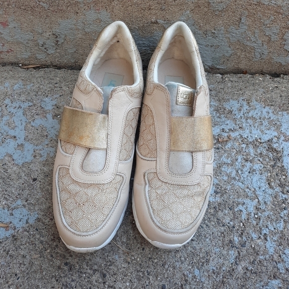 🌟 UGG Treadlite Annetta Gold Slip-On Sneakers size 10 - Picture 2 of 7